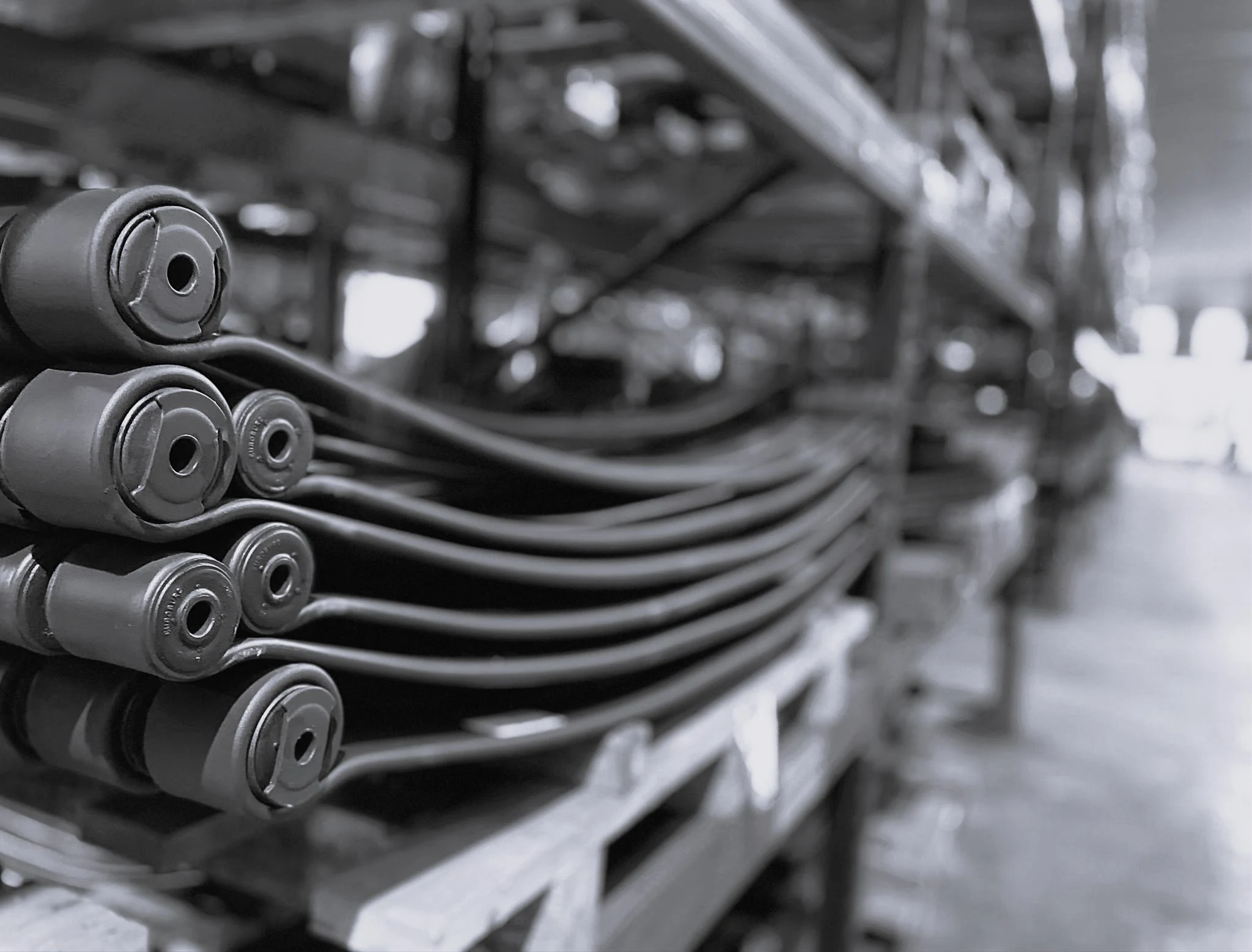 Parabolic leaf spring for commercial vehicle suspension systems